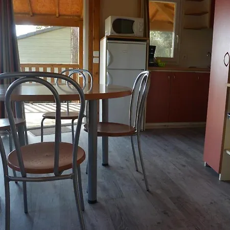 Two Bedroom Chalet In Located In The Heart Of A Pine Forest 196 Σαλέ *
